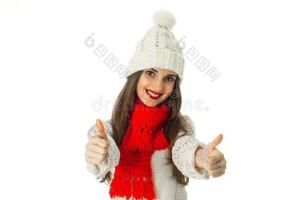 穿着暖和毛衣和<strong>红领巾</strong>的黑发女孩