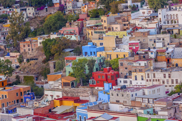 墨西哥<strong>瓜纳华托</strong>的许多彩色房屋