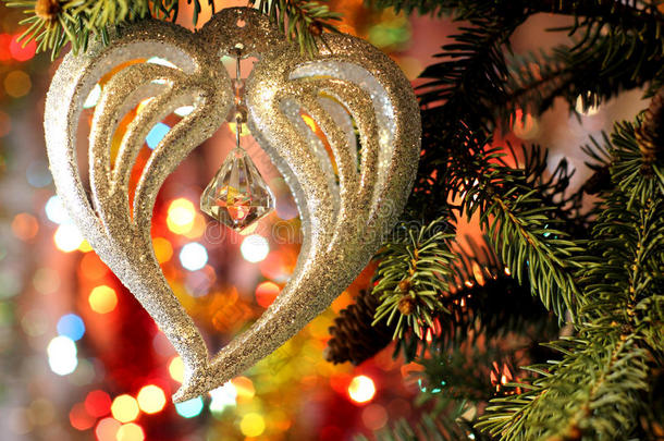 美丽的圣诞图片与圣诞树<strong>和</strong>新年<strong>和平安夜</strong>庆祝背景与心装饰