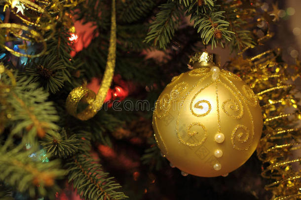 美丽的<strong>圣诞图片</strong>与圣诞树和球