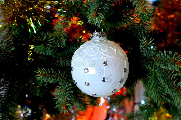 美丽的<strong>圣诞图片</strong>与圣诞树和球