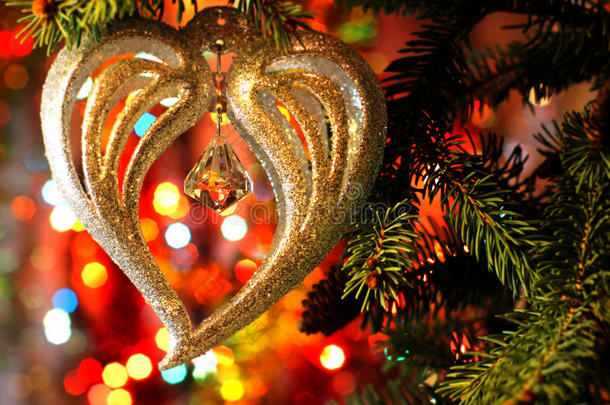 美丽的圣诞图片与圣诞树和新年和<strong>平安</strong>夜庆祝背景与心装饰