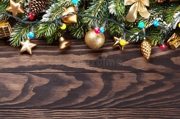 圣诞背景与雪杉树