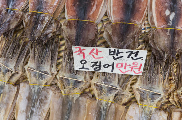 韩国市场上的鱿鱼干