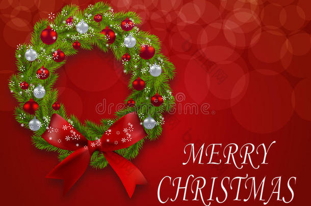 明信片上的圣诞花环。 绿色的冷杉树枝有一个蝴蝶结，红色和银色的蝴蝶结在红色的背景上