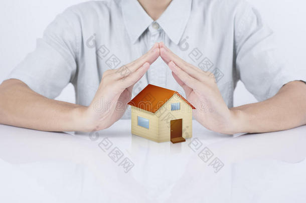 业务员手保居家概念居家保险。