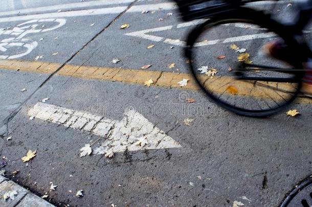 自行车路径在城市与自行车车轮运动