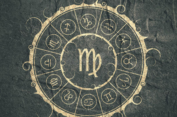 圆圈中的占星术符号。 少女星座