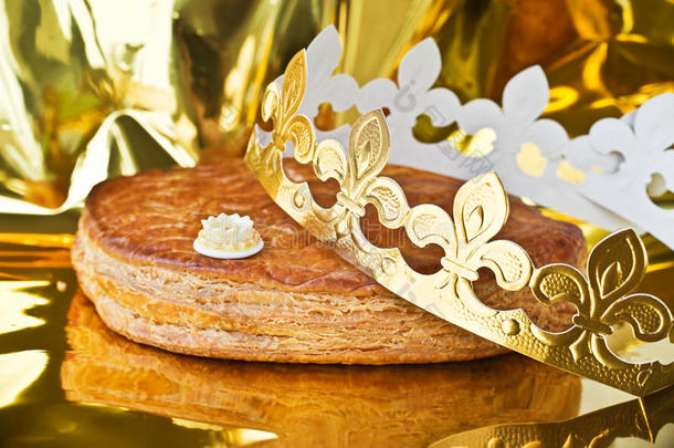 加莱特·德罗斯，法国国王蛋糕，戴着<strong>金色</strong>的<strong>皇冠</strong>