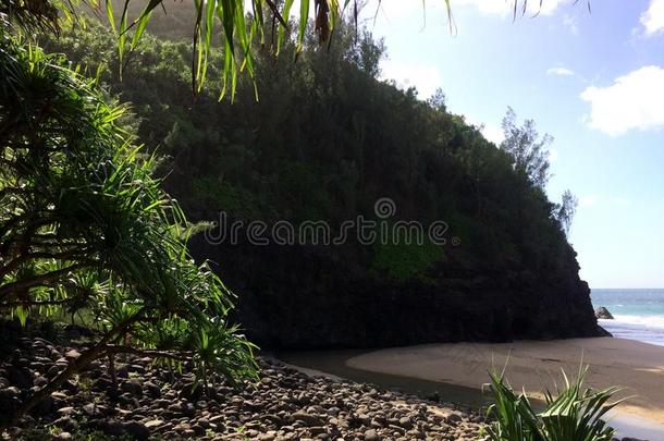 夏威夷卡莱岛纳帕利海岸的哈纳卡皮亚海滩-卡拉劳小径。