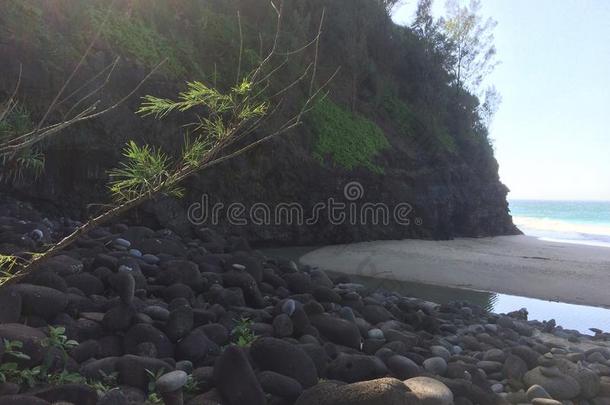 夏威夷卡莱岛纳帕利海岸的哈纳卡皮亚海滩-卡拉劳小径。