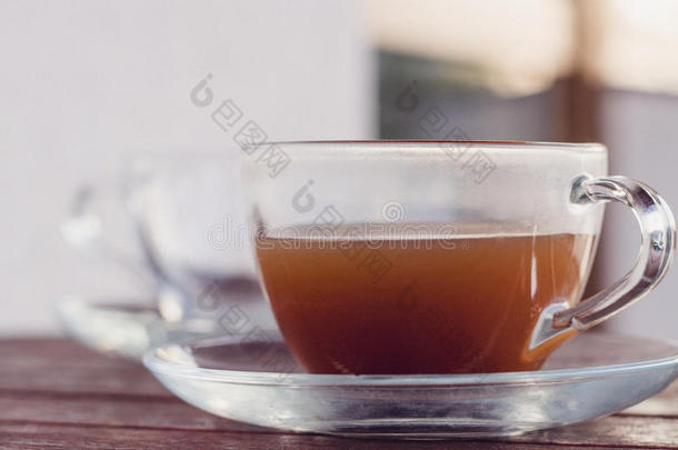 圆桌上的一杯红茶