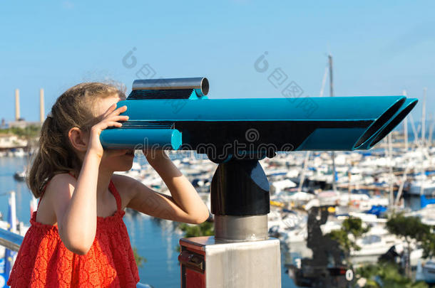 海滩双目望远镜双筒望远镜船小孩