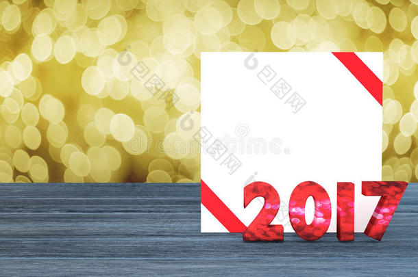 三维渲染：2017年光Bokeh号码和白色卡片与红色丝带在透视木桌上。火花Bokeh墙背景