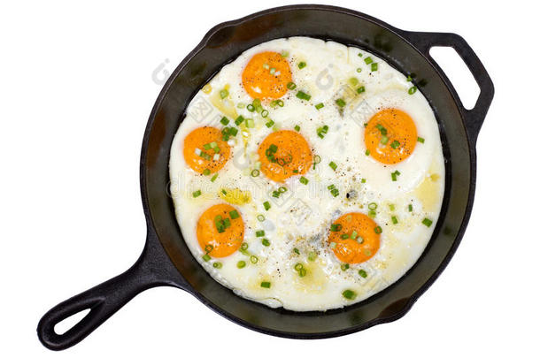 煎鸡蛋在煎锅上