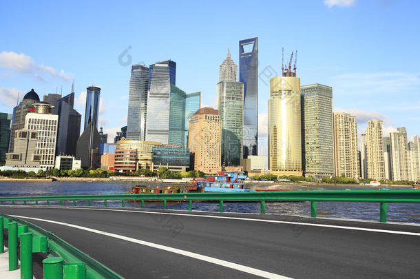 空路面与上海外滩城市建筑