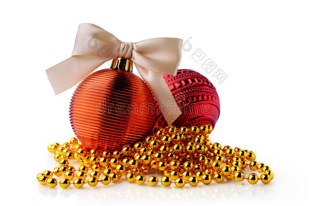 金色和红色圣诞球与丝带蝴蝶结