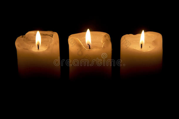 黑暗中的三支蜡烛