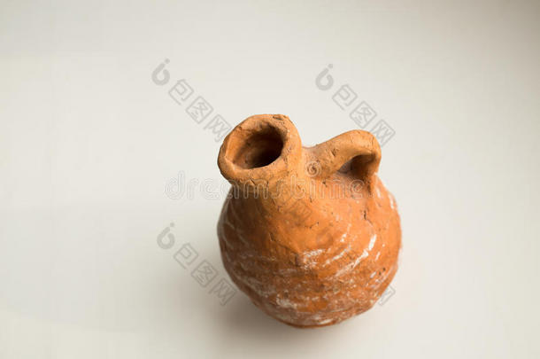一个孩子做的陶瓷水罐