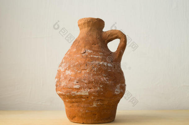 一个孩子做的陶瓷水罐