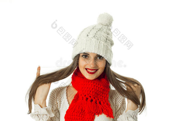 穿着暖和毛衣和<strong>红领巾的</strong>黑发女孩