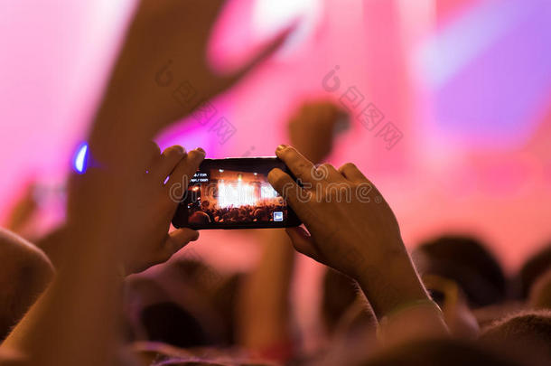 观众乐队照相机庆祝音乐会