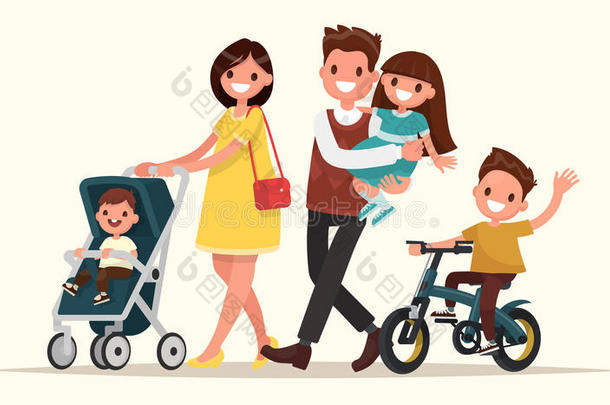 大家庭在散步。 妈妈带着孩子在婴儿车里，爸爸养着爸爸
