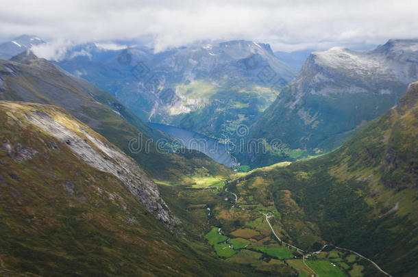 来自达尔斯尼巴山的挪威山谷和<strong>峡湾</strong>的经典夏季照片