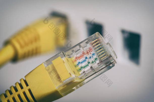 以太网电缆和网络连接器