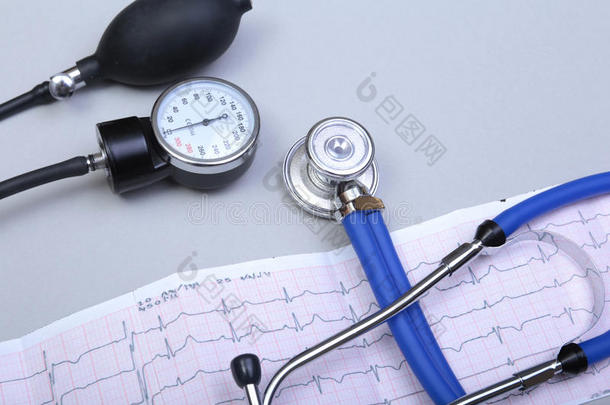帮助攻击心电图心脏病学家心脏病学