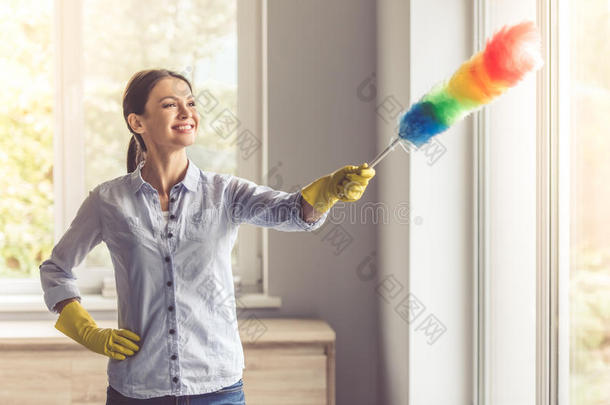 打扫房子的女人