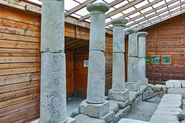 保加利亚斯多塞尔的色雷斯神庙建筑群中的古柱