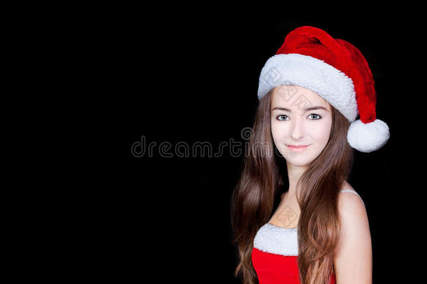 圣诞节。戴着帽子，打扮成圣诞老人的年轻女子
