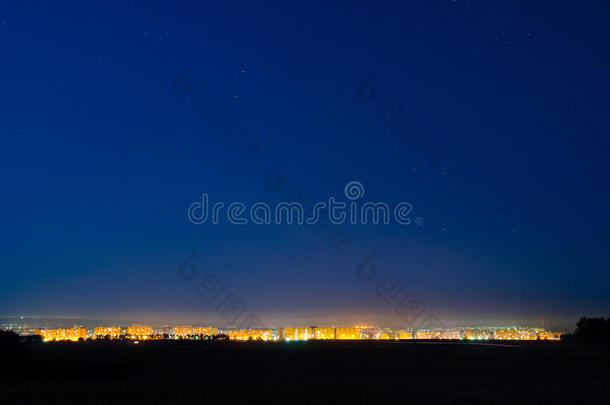 星光璀璨的夜空背景