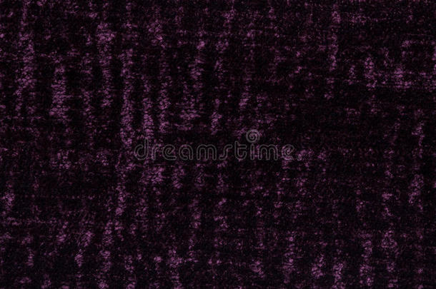 来自柔软纺织材料的<strong>深紫色背景</strong>。 天然质地的护套织物。