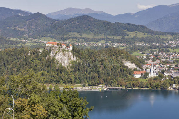 城堡和圣<strong>马丁</strong>教堂俯瞰斯洛文尼亚流血湖。