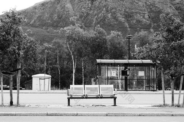 黑白挪威城市<strong>公交站</strong>交通背景