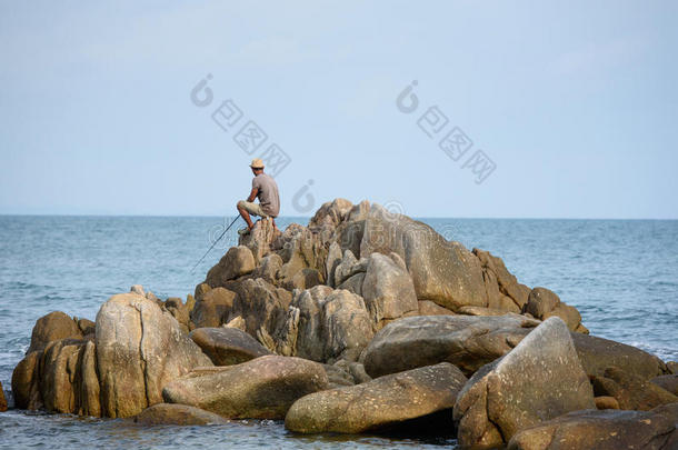 垂钓者垂钓背景海湾海滩