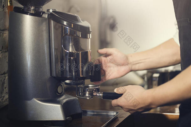 咖啡机咖啡师磨床蒸汽咖啡概念