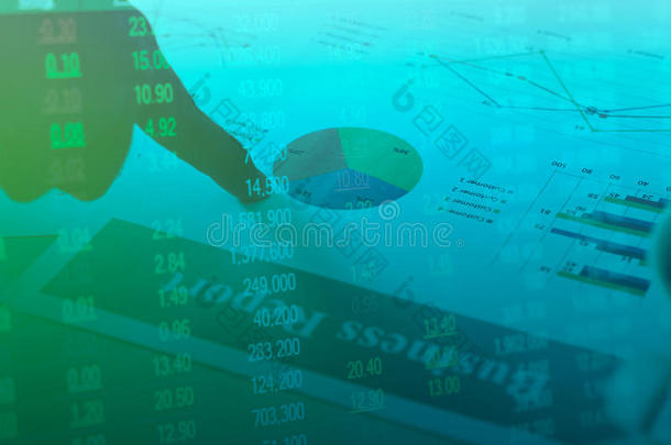 金融业务报告纸质图表和股票市场投资图表