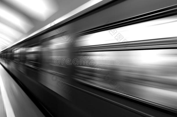 对角线<strong>黑白运动</strong>模糊地铁列车背景