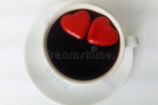 咖啡黑红白心两杯