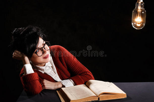 读书的女人