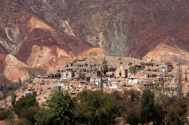 位于阿根廷胡马瓦卡山谷的墓地，靠近十四色山