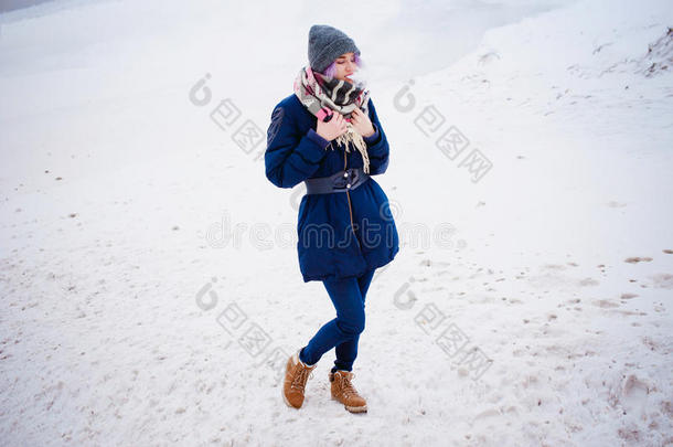 单独地有吸引力的背景美丽的美女