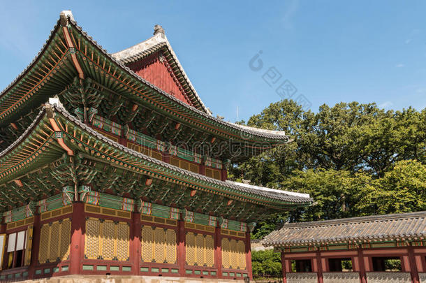 韩国首尔昌地宫英杰殿的雕刻屋顶