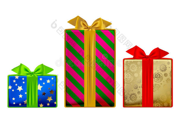 不同颜色和大小的礼品盒隔离在白色上