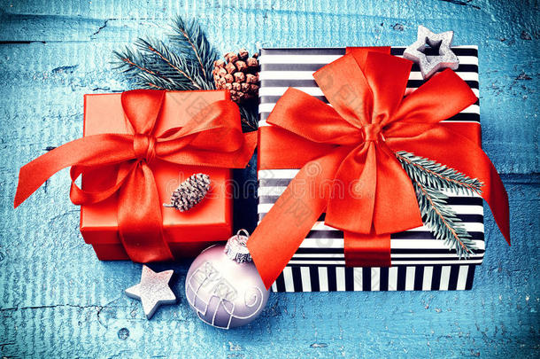 圣诞假期设置与礼物在盒子和节日12月