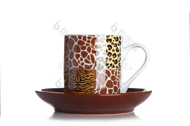 棕色咖啡杯白色背景与老虎打印