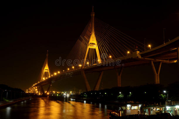 建筑学曼谷普密蓬桥连接